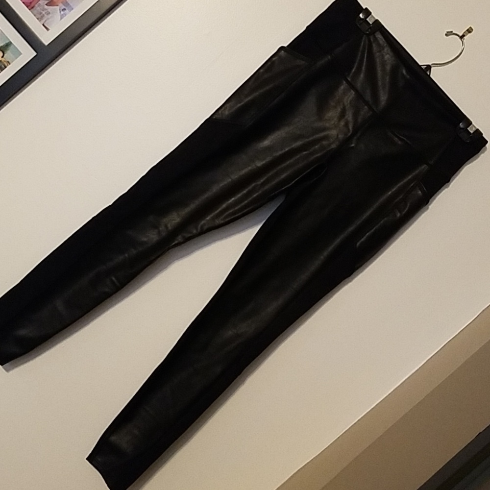 Athleta M Women's black faux front leather gleam